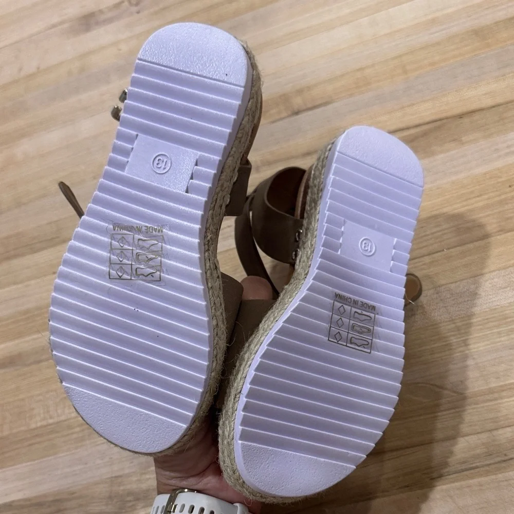 NWOT SHEIN Tan Kids Sandals with Ankle Strap